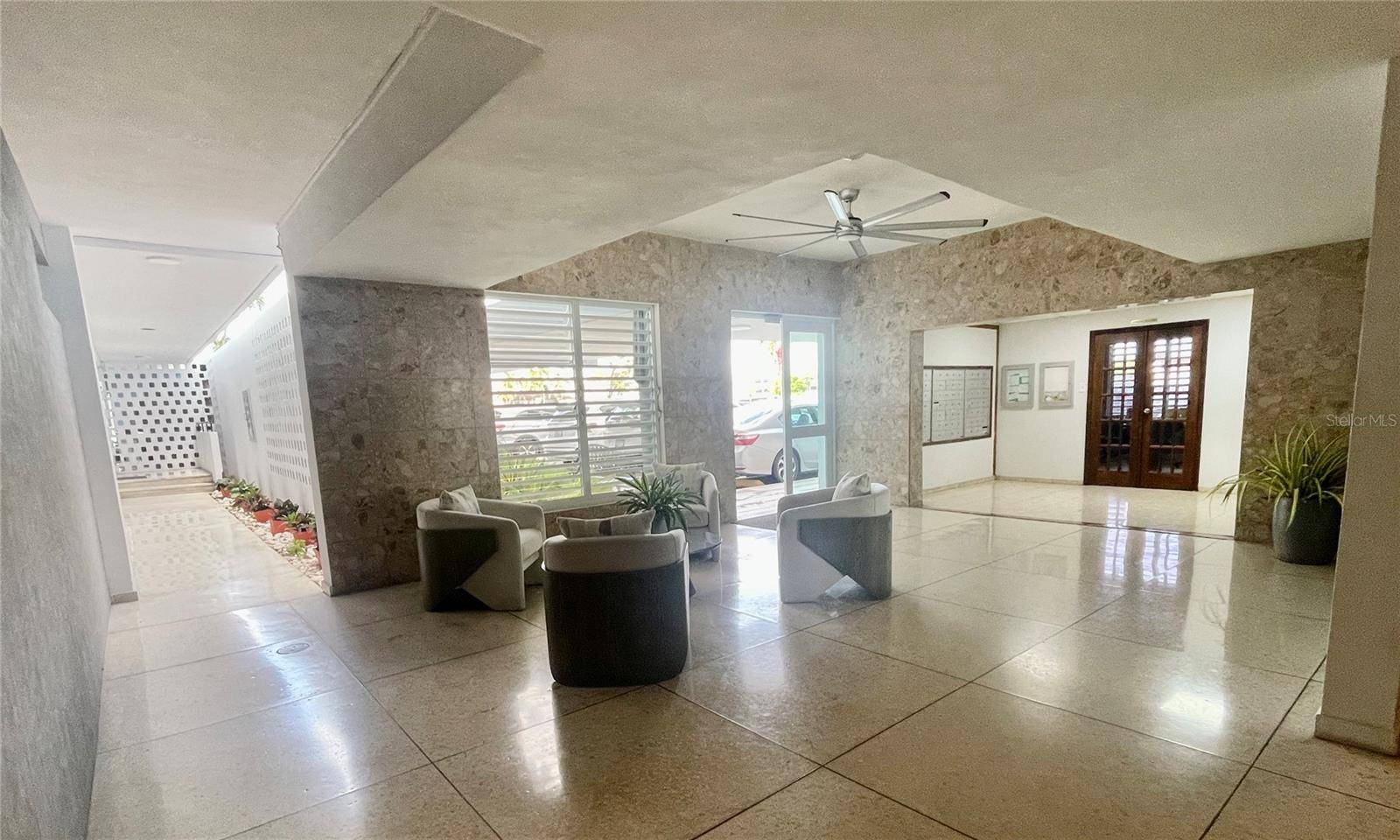 Carolina, PR 00979,4327 ISLA VERDE AVE #103