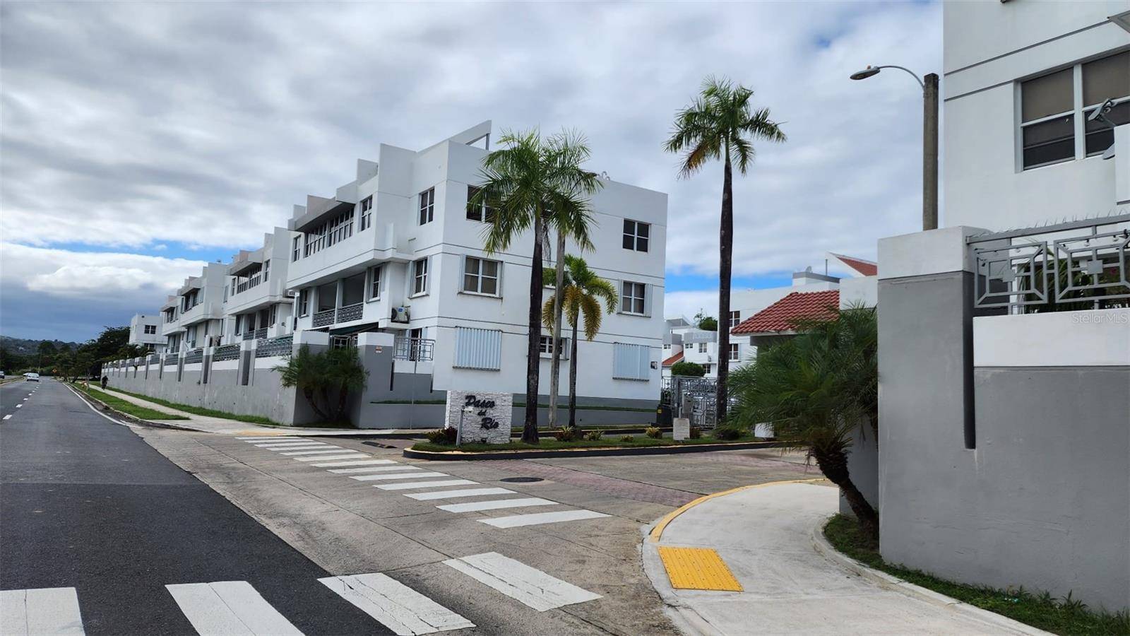 Humacao, PR 00791,500 AVE BOULEVARD NICANOR VAZQUEZ #4803