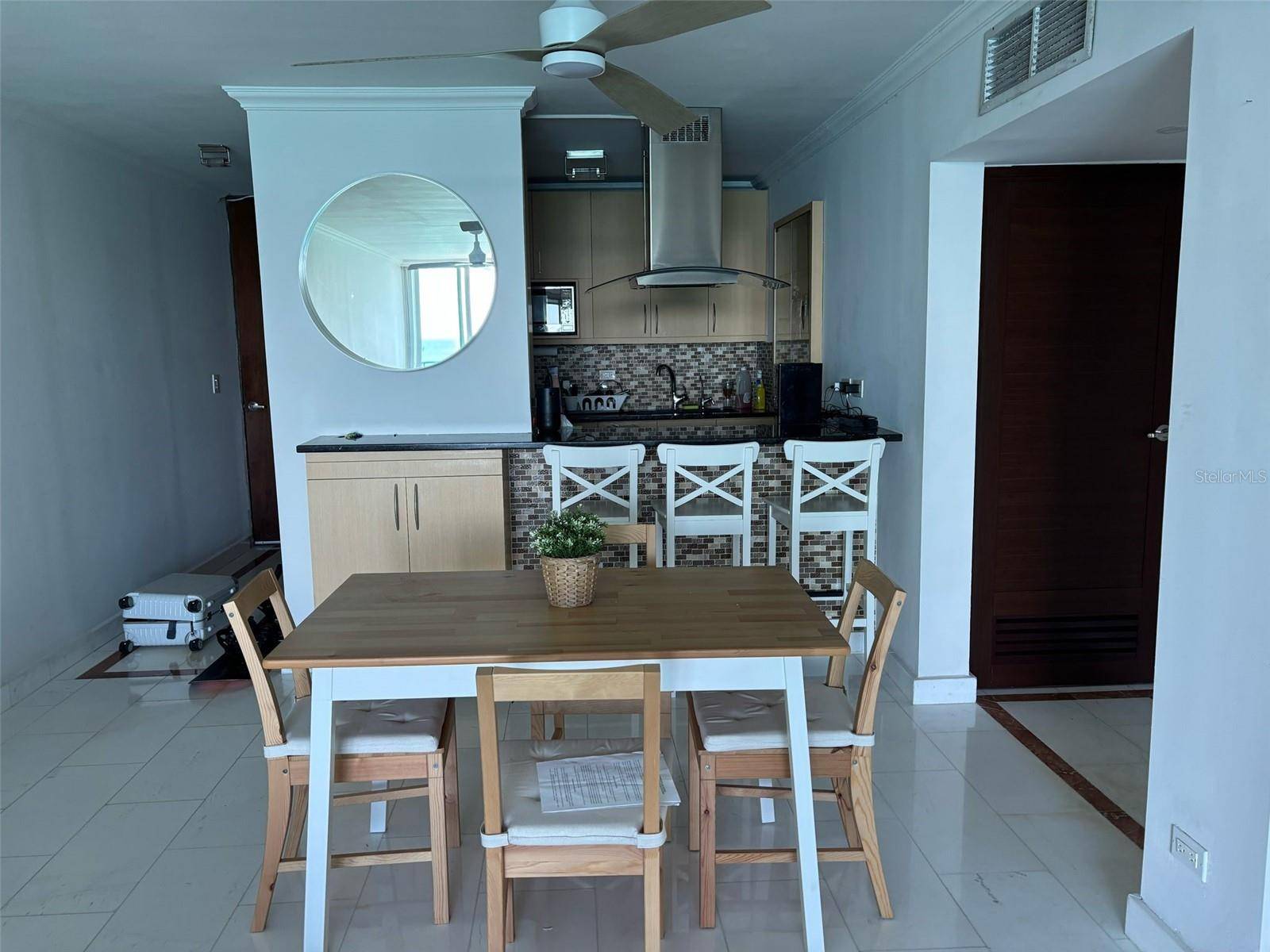 Carolina, PR 00979,3409 AVE. ISLA VERDE #904