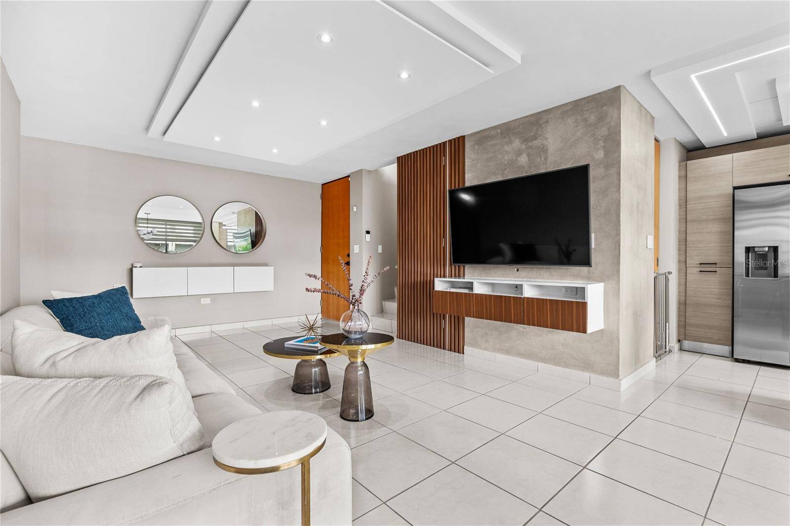 Guaynabo, PR 00969,169 CARAZO #1006