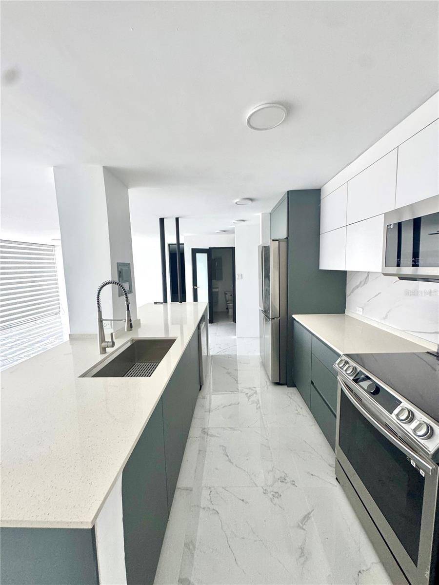 Carolina, PR 00979,3103 AVE. ISLA VERDE