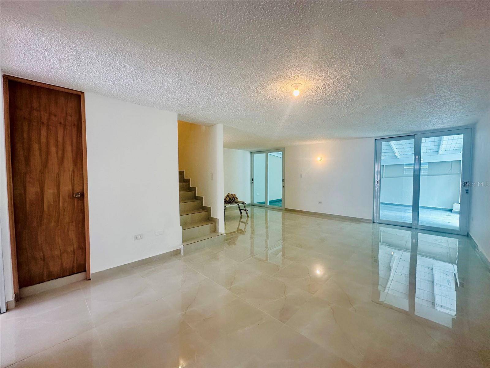 Guaynabo, PR 00968,J196 W TURQUESA URB. GOLDEN GATE