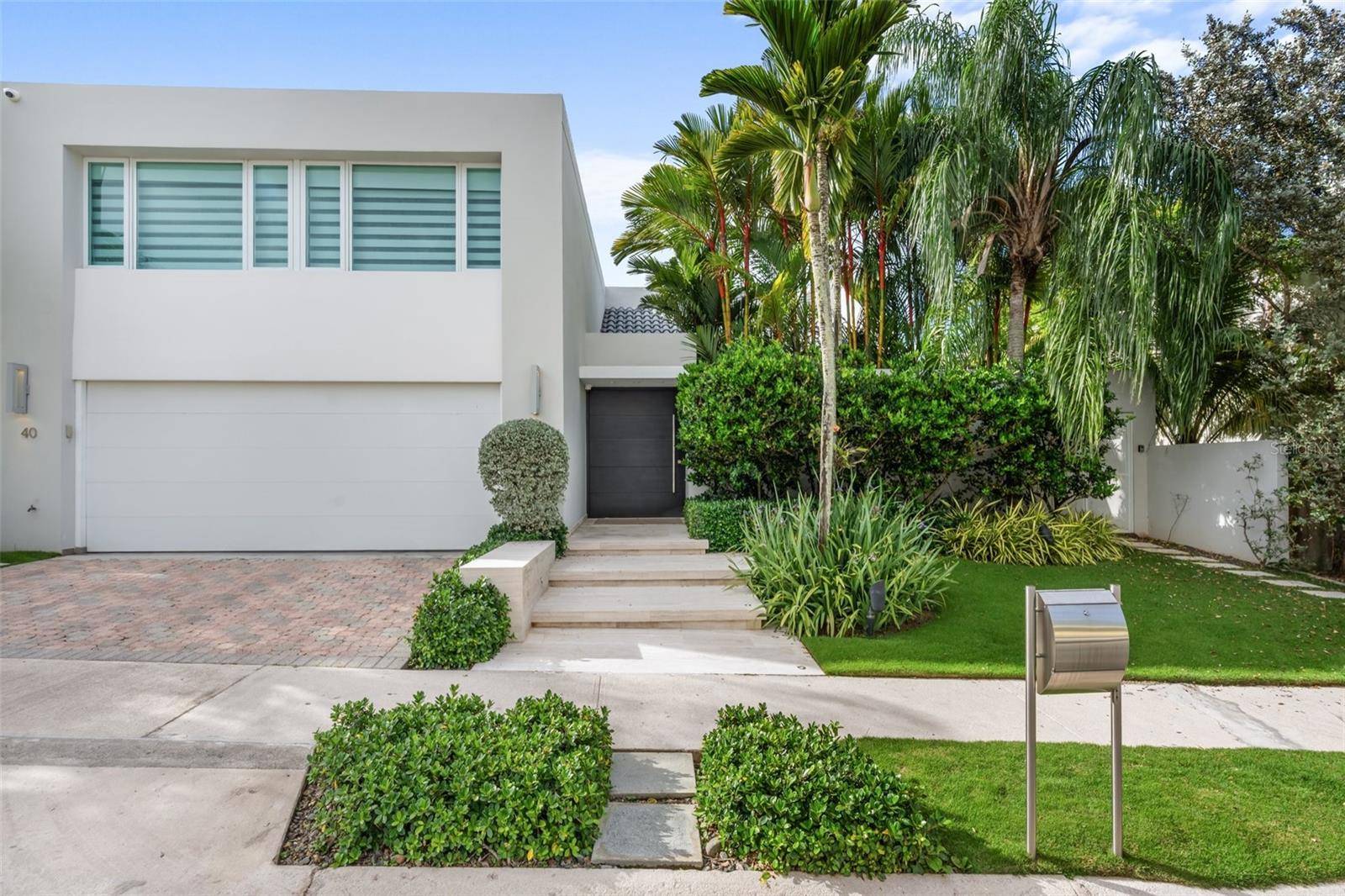 Guaynabo, PR 00966,40 CALLE CAOBA