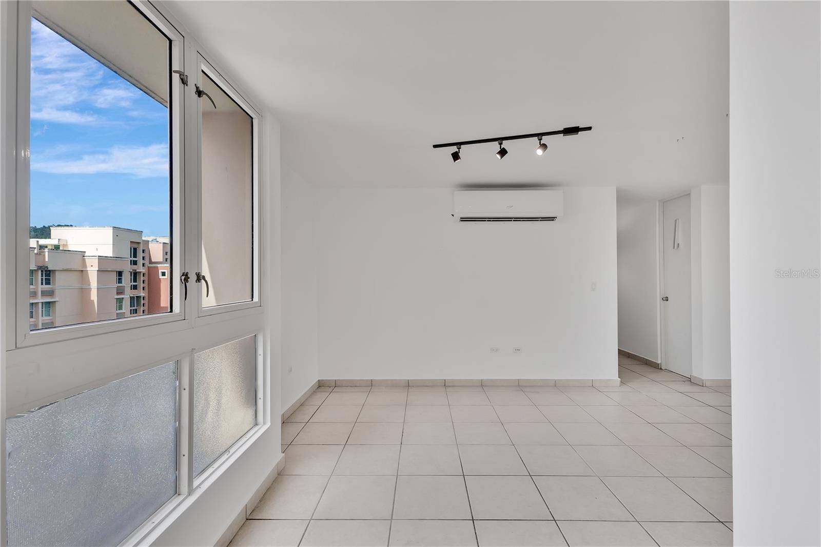 Caguas, PR 00727,301 CONDOMINIO LOS PRADOS ARMONIA