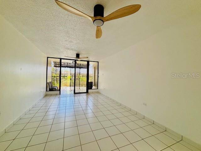 Carolina, PR 00983,C2FG+P33, Cll 142, CONDO PLAZA DEL PARQUE