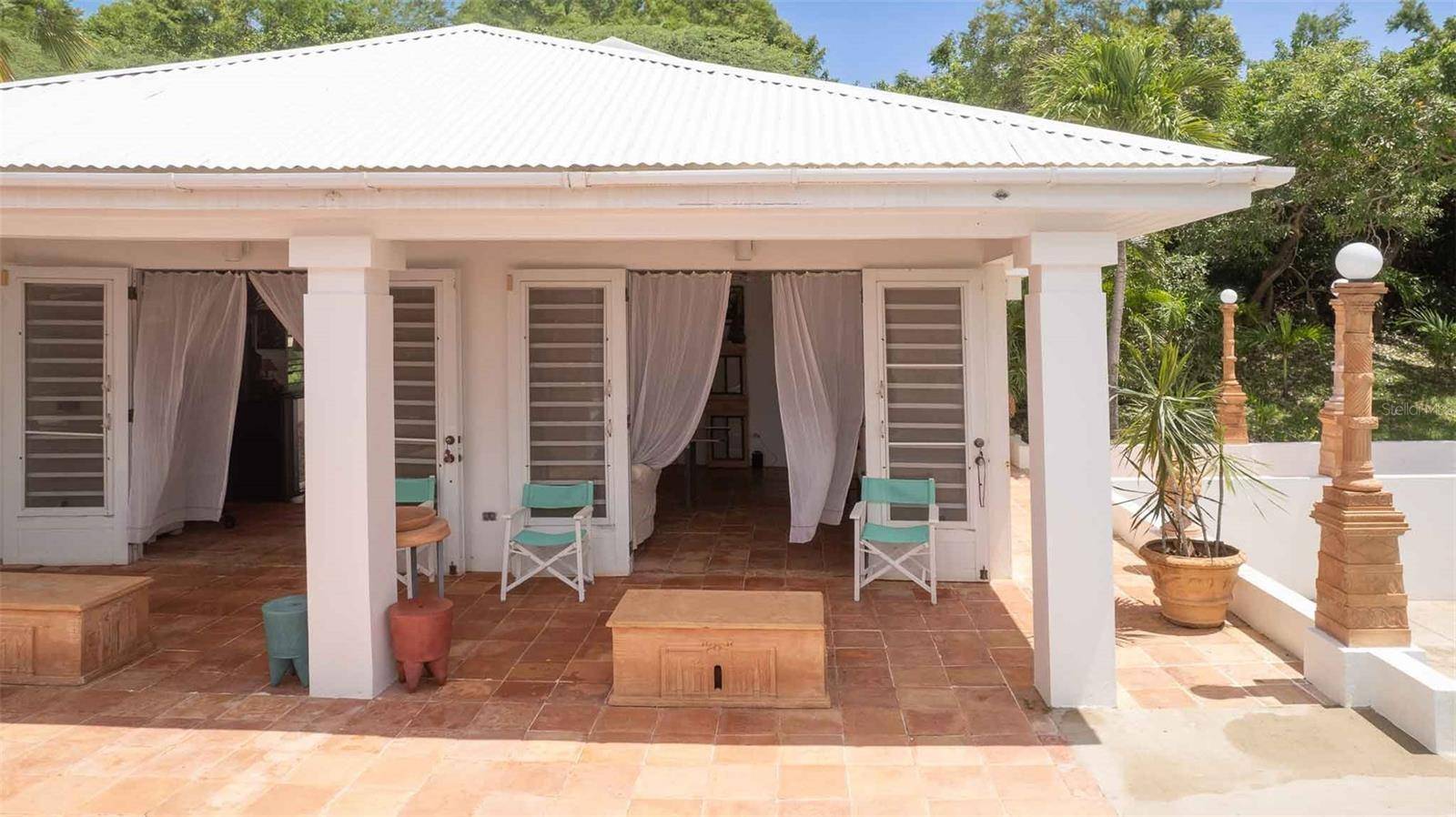 Vieques, PR 00765,20 CALLE RAMOS RIVERA