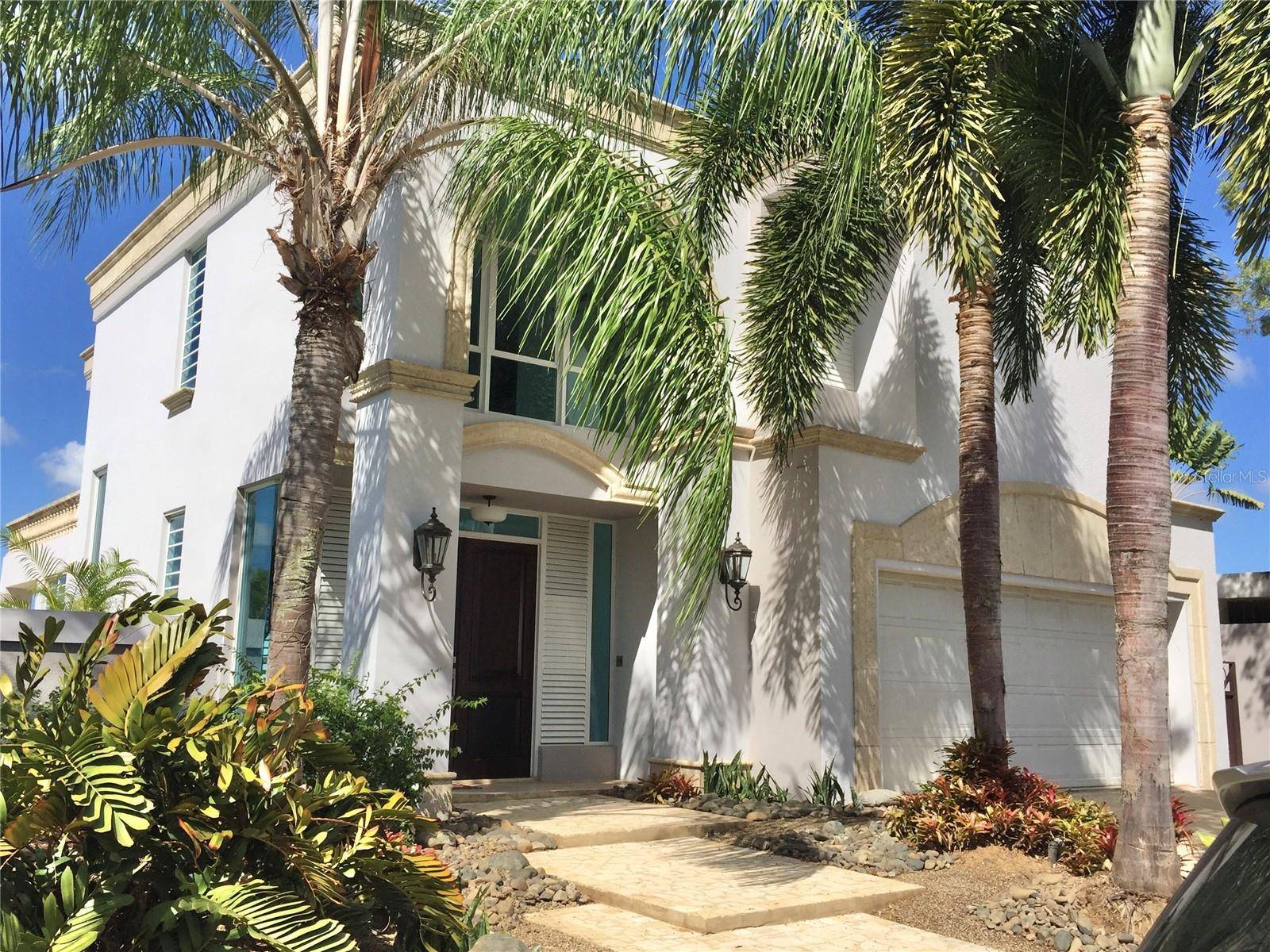 Guaynabo, PR 00969,2 PALMAR DE TORRIMAR #7-9