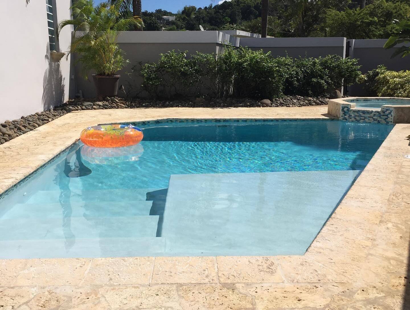 Guaynabo, PR 00969,2 PALMAR DE TORRIMAR #7-9