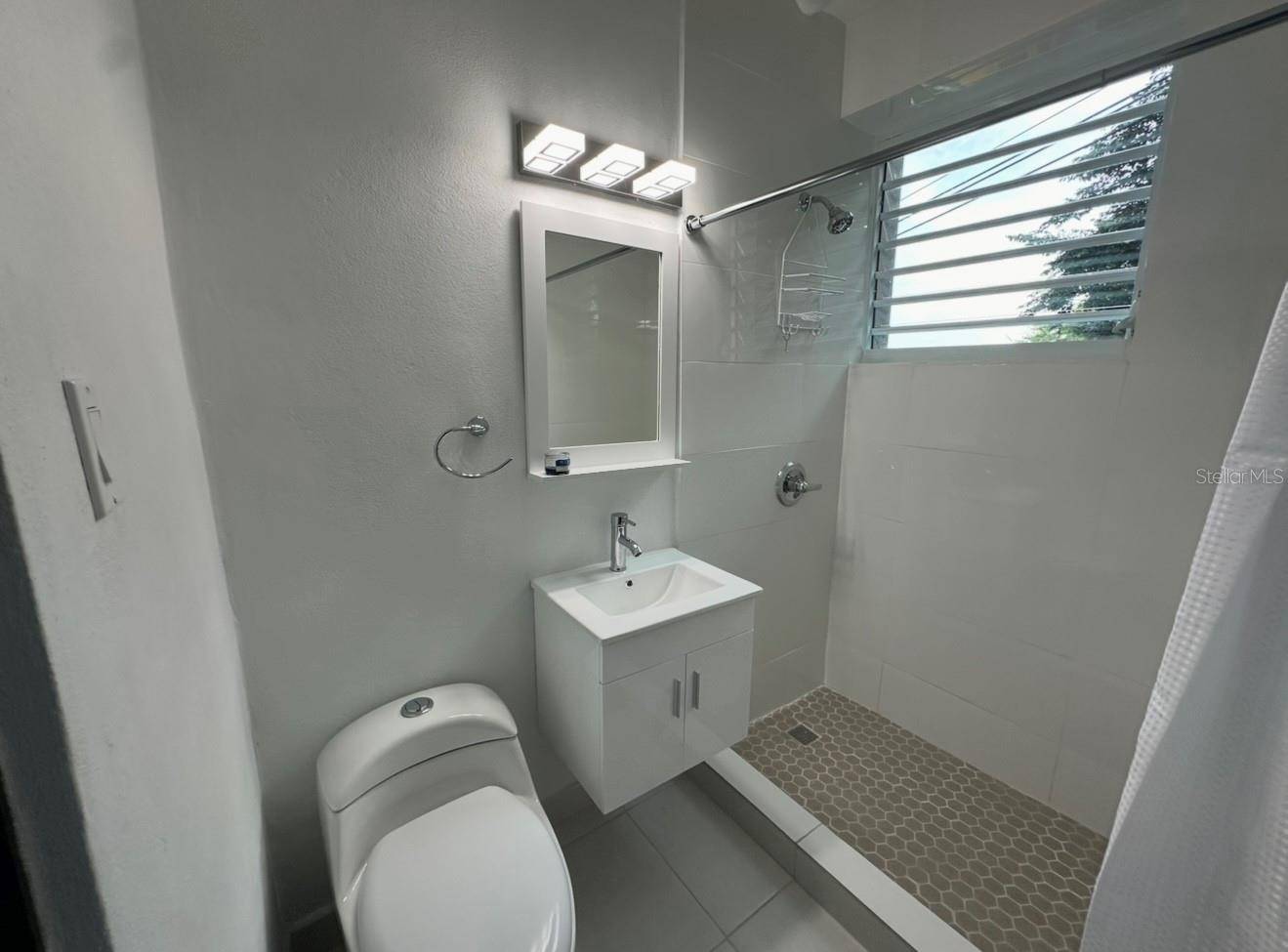 Guaynabo, PR 00966,CONDO GALLARDO GARDENS 1020 AVE LUIS VIGOREAUX #D-3