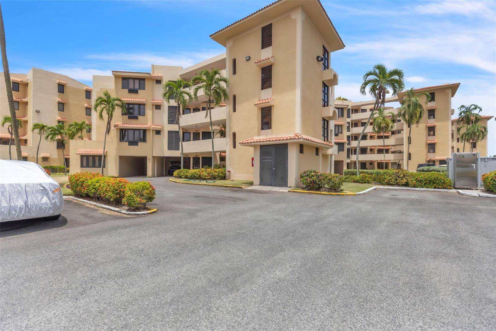 Humacao, PR 00791,190 CANDELERO DR #175
