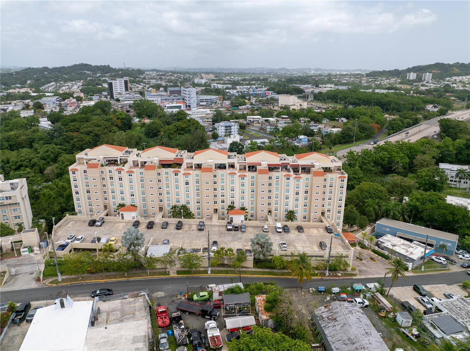 Guaynabo, PR 00969,404 CALLE UNION #217