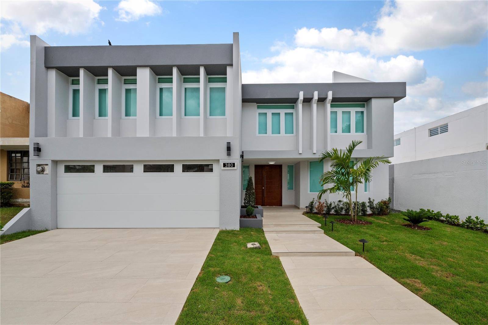 Guaynabo, PR 00969,380 CALLE VIA VERSALLES