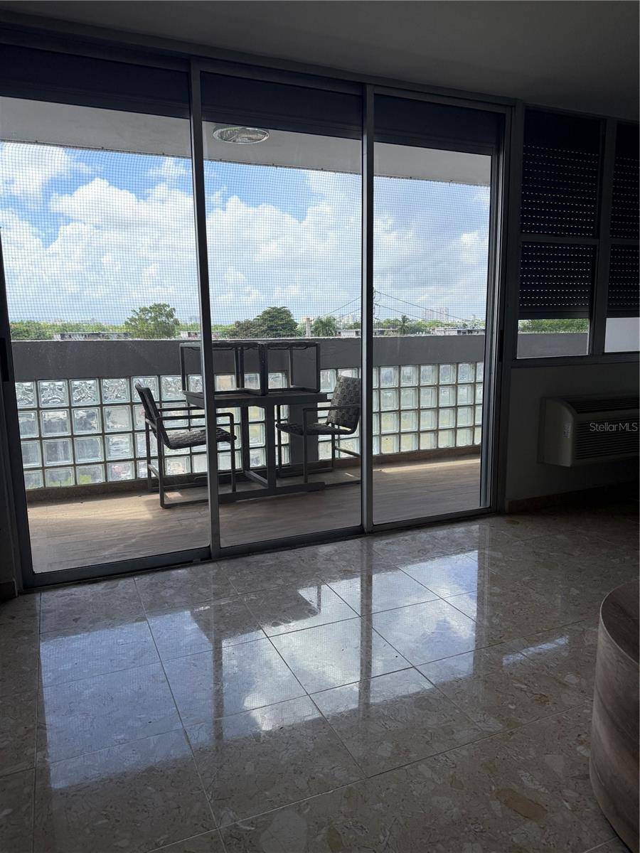 Carolina, PR 00979,3001 ave isla verde PLAZA DEL MAR #405