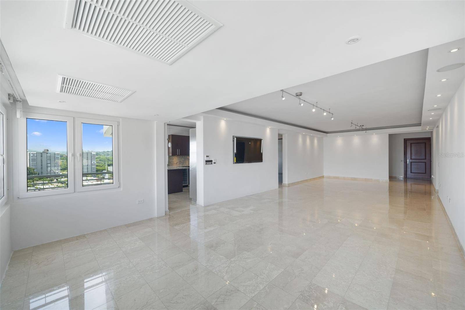 Guaynabo, PR 00966,101 CALLE ORTEGON #1502