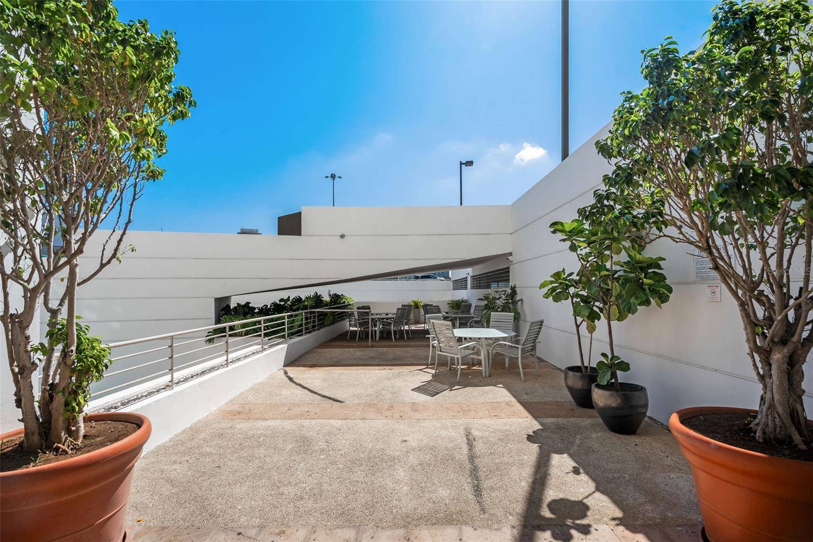 Guaynabo, PR 00966,Plaza Athenee 101 ORTEGON AVENUE #402