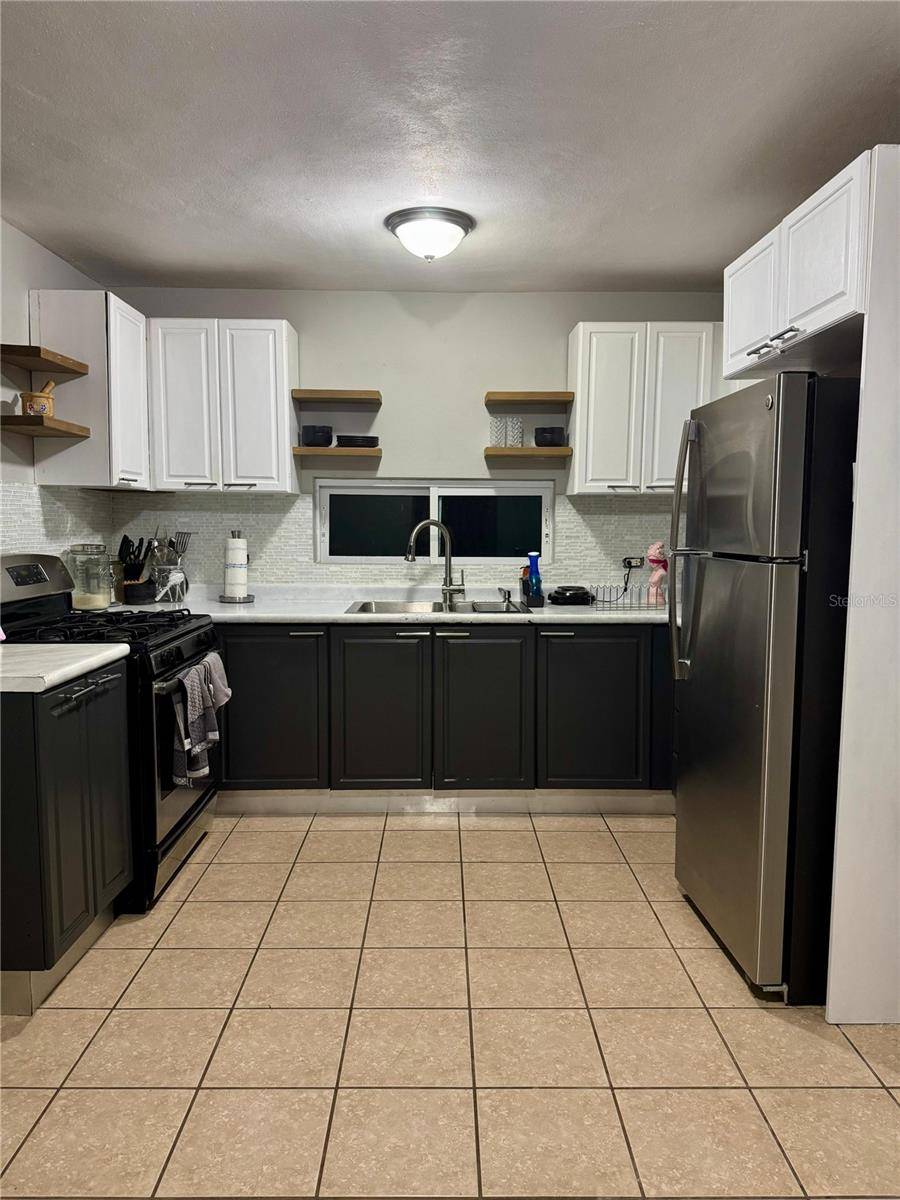 Bayamon, PR 00956,Margarita E URB. BOSQUES DE LAS FLORES #D16