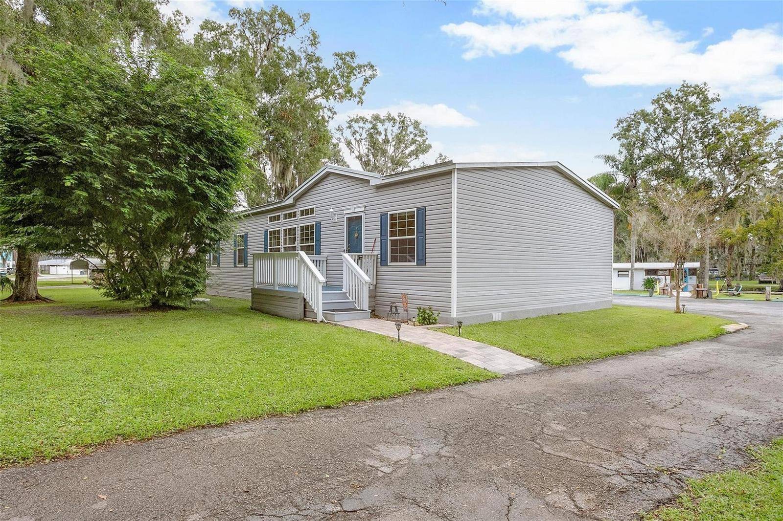 Astor, FL 32102,55726 DALE CIR