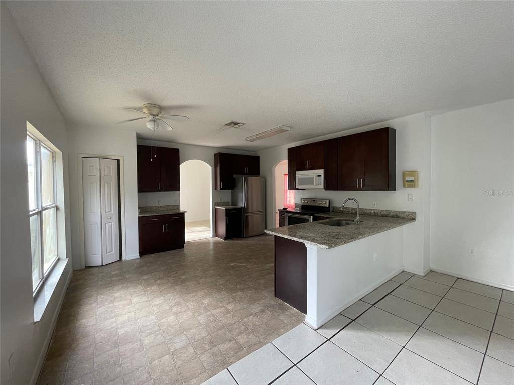 Kissimmee, FL 34758,355 MONTGOMERY CT