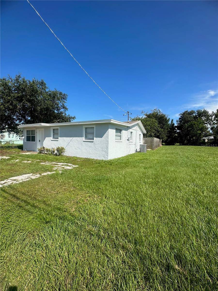 Mulberry, FL 33860,902 SE 5 ST