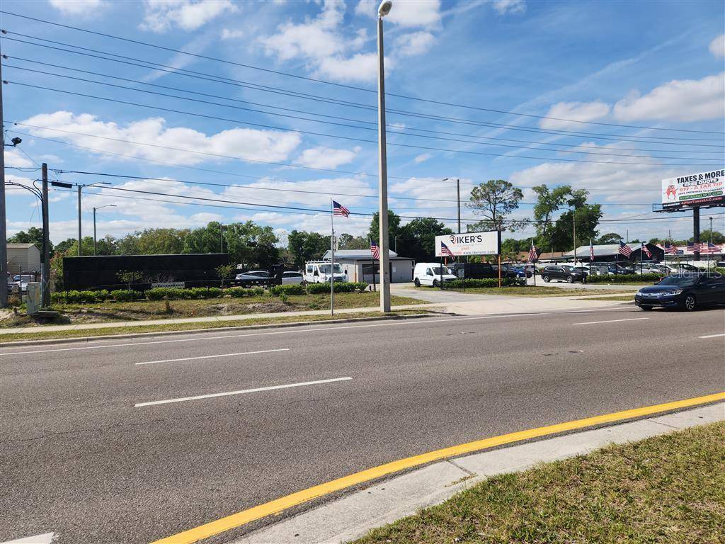 Orlando, FL 32817,8112 E COLONIAL DR