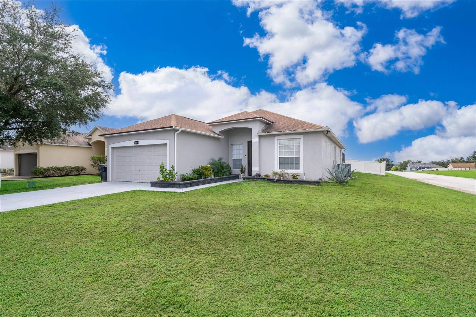 Davenport, FL 33837,905 KNOLLWOOD DR