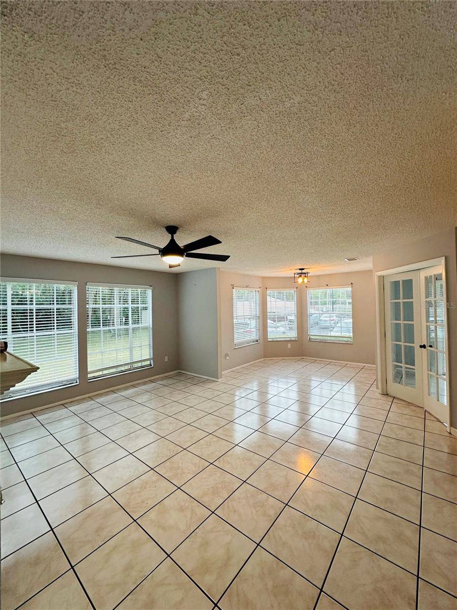 Altamonte Springs, FL 32714,698 ROARING DR #383