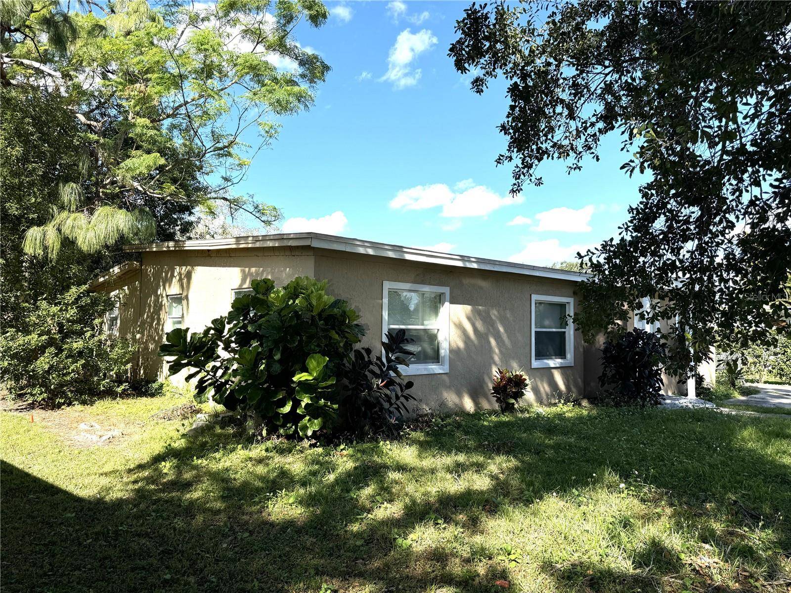 Orlando, FL 32808,908 CANNES PL