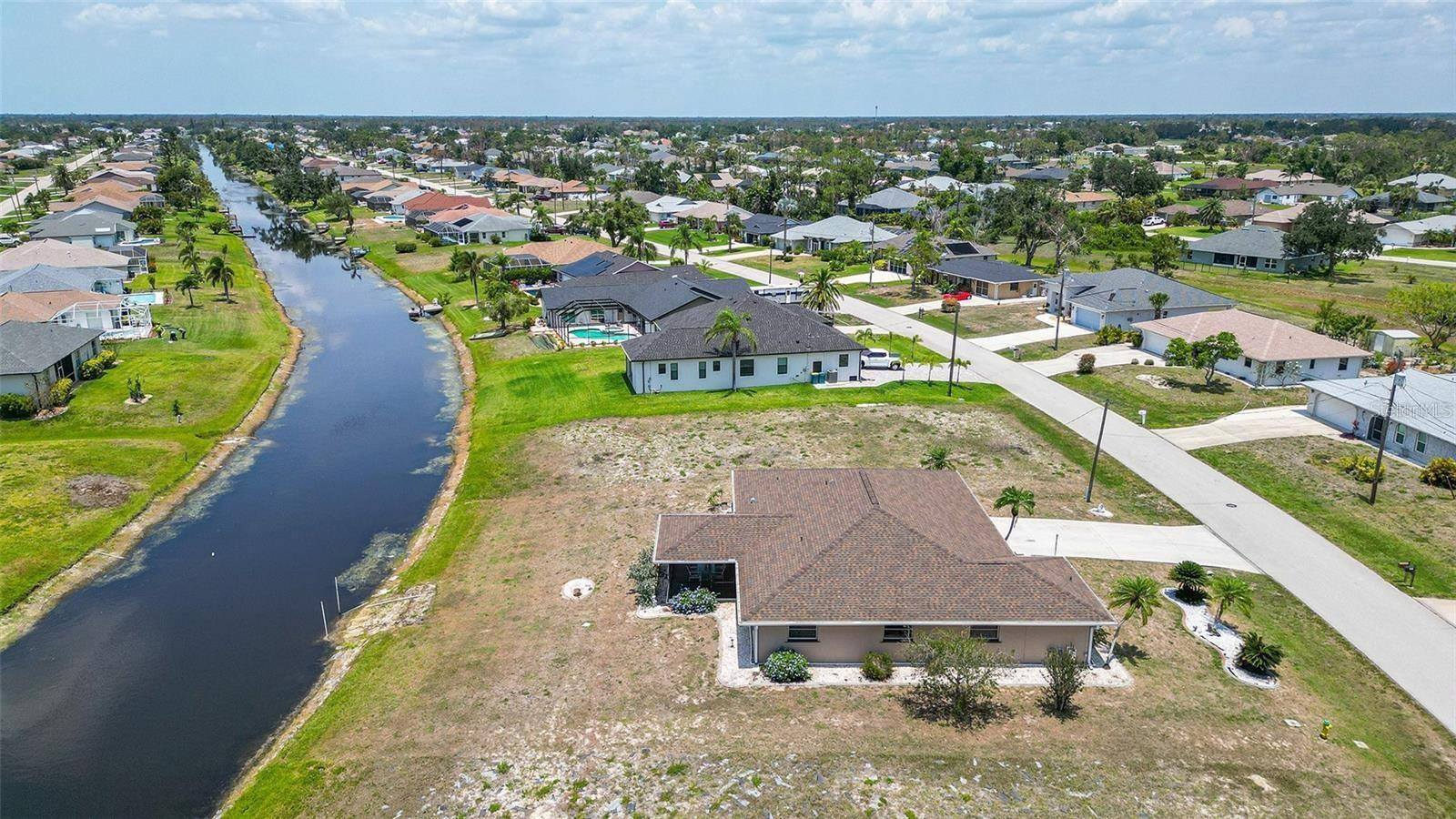 Rotonda West, FL 33947,168 MARK TWAIN LN