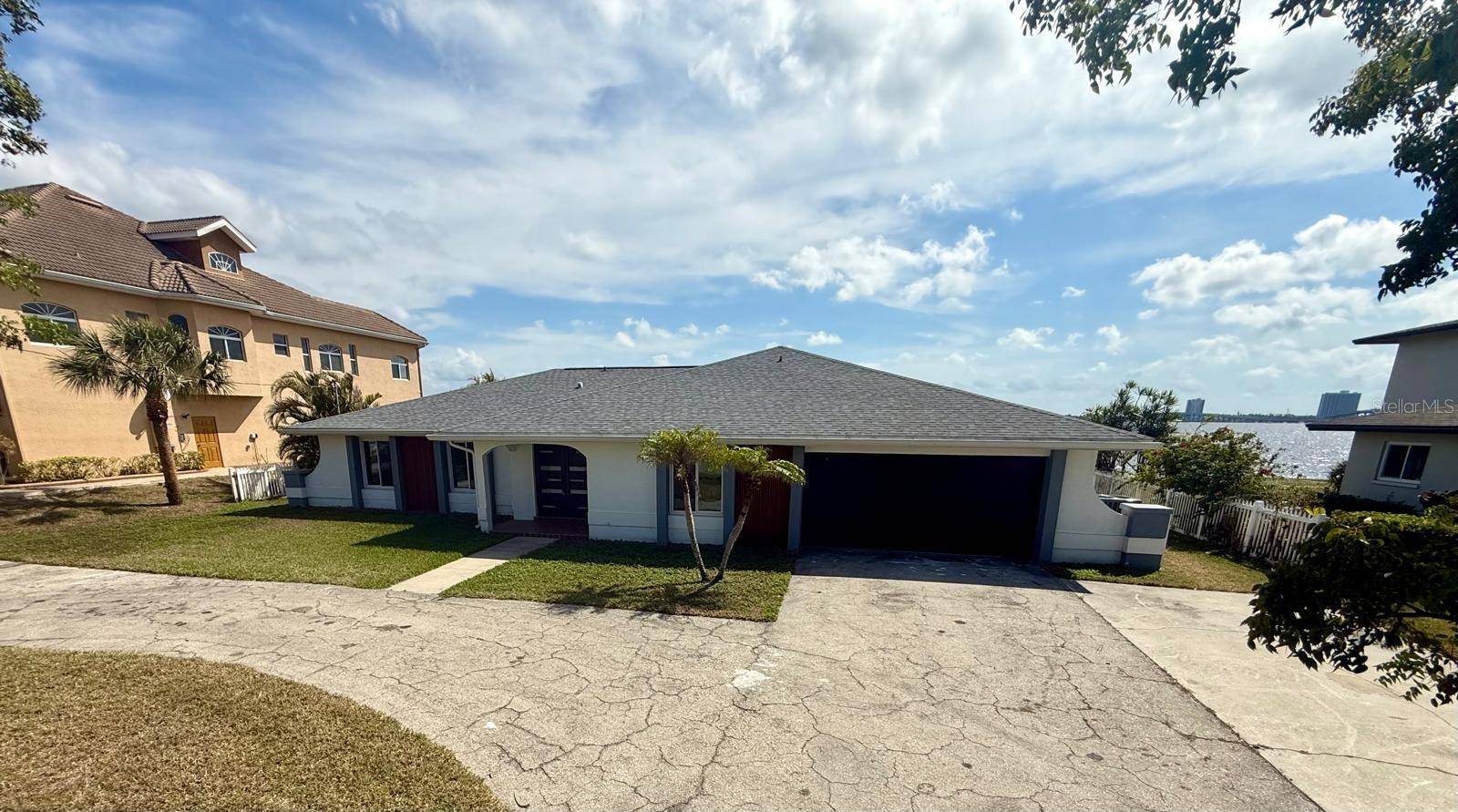 North Fort Myers, FL 33917,111 E NORTH SHORE AVE