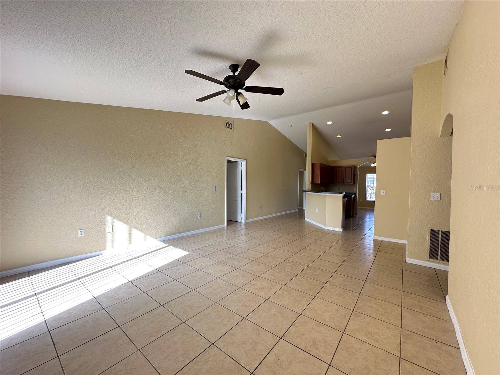 Kissimmee, FL 34759,483 BIG SIOUX CT