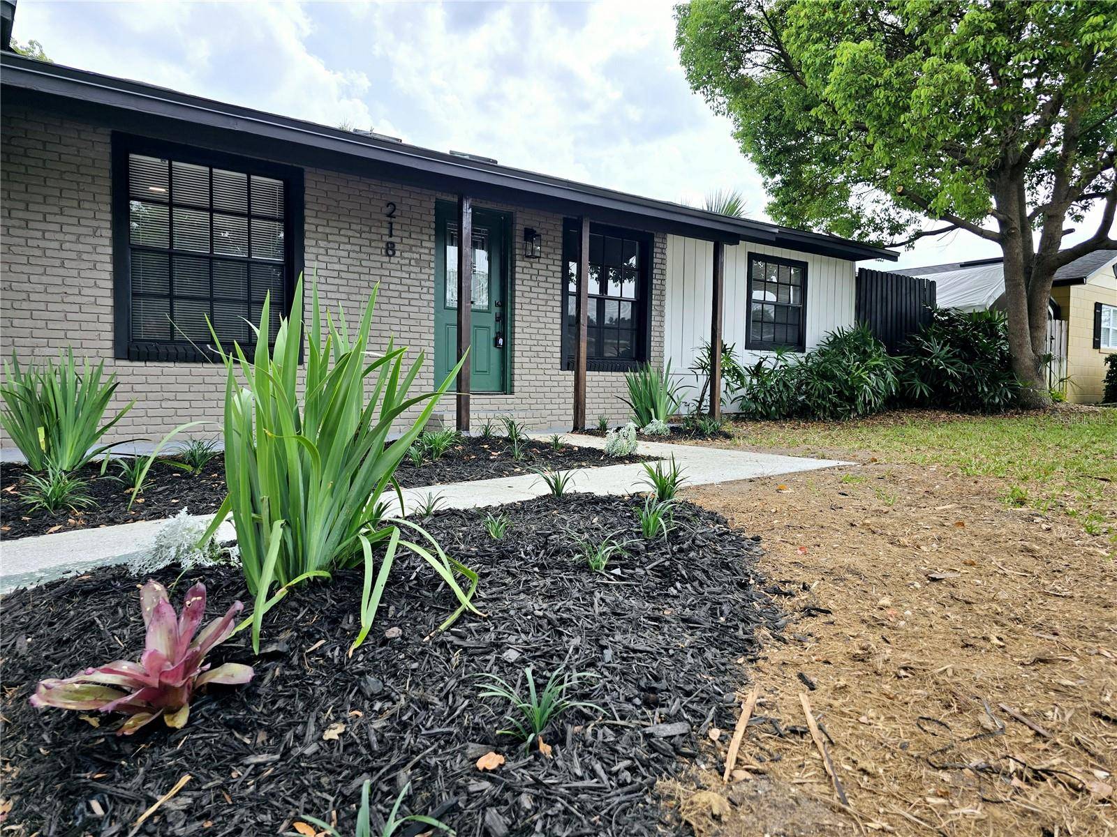 Longwood, FL 32750,218 W MAGNOLIA AVE