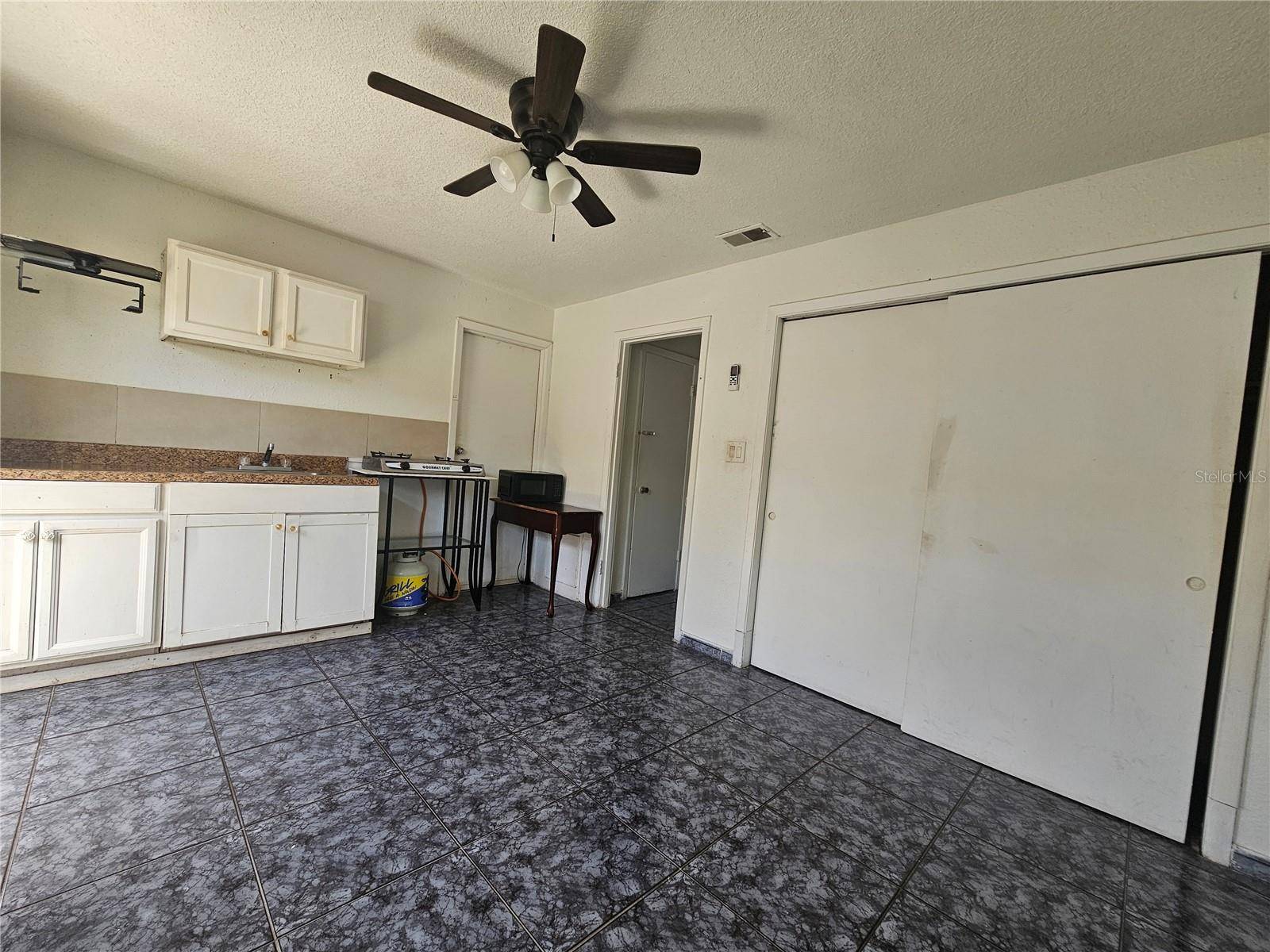 Orlando, FL 32809,935 NANA AVE