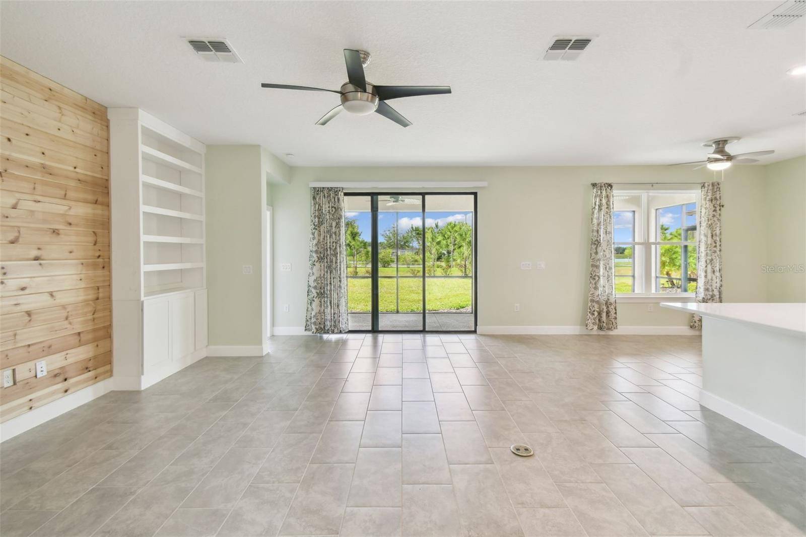 Poinciana, FL 34759,204 BELLA CORTINA DR