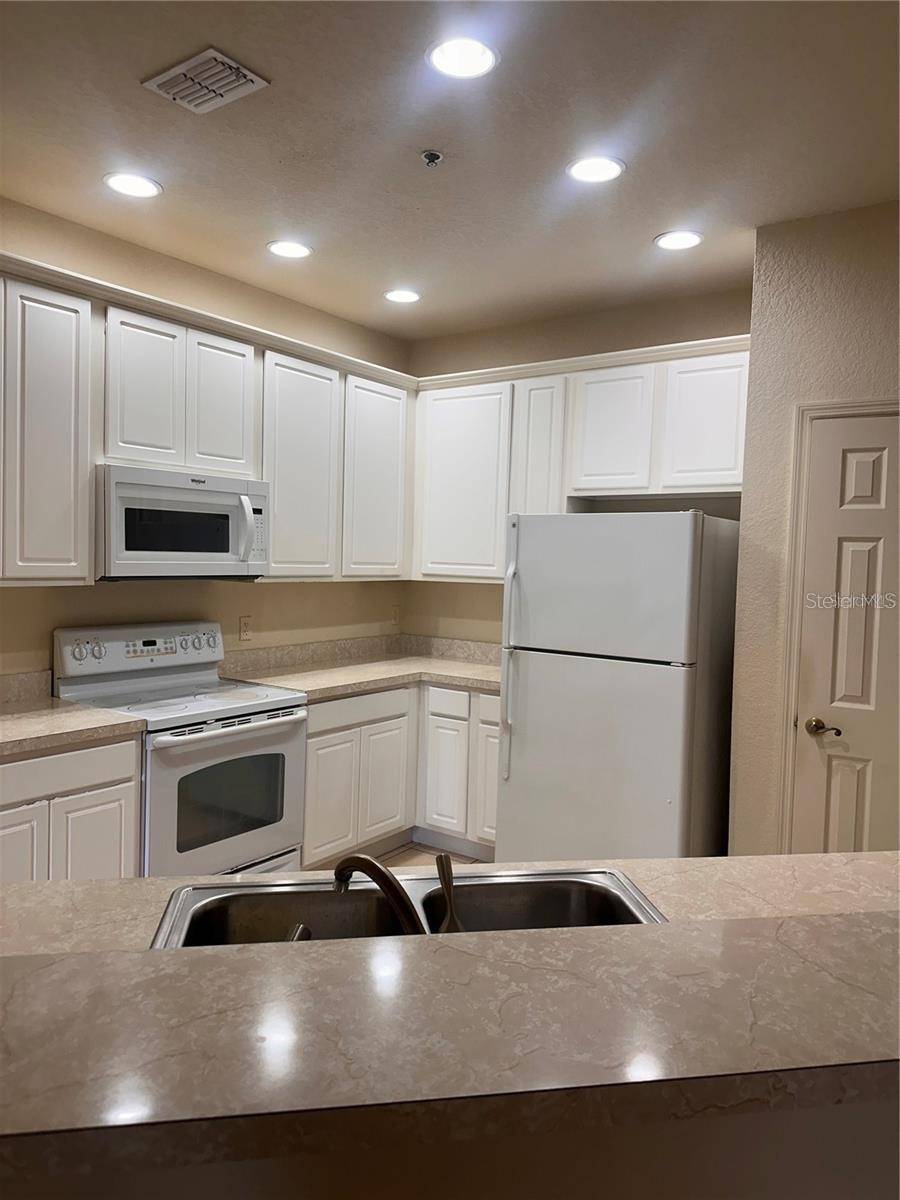 Kissimmee, FL 34741,3321 WHITESTONE CIR #305
