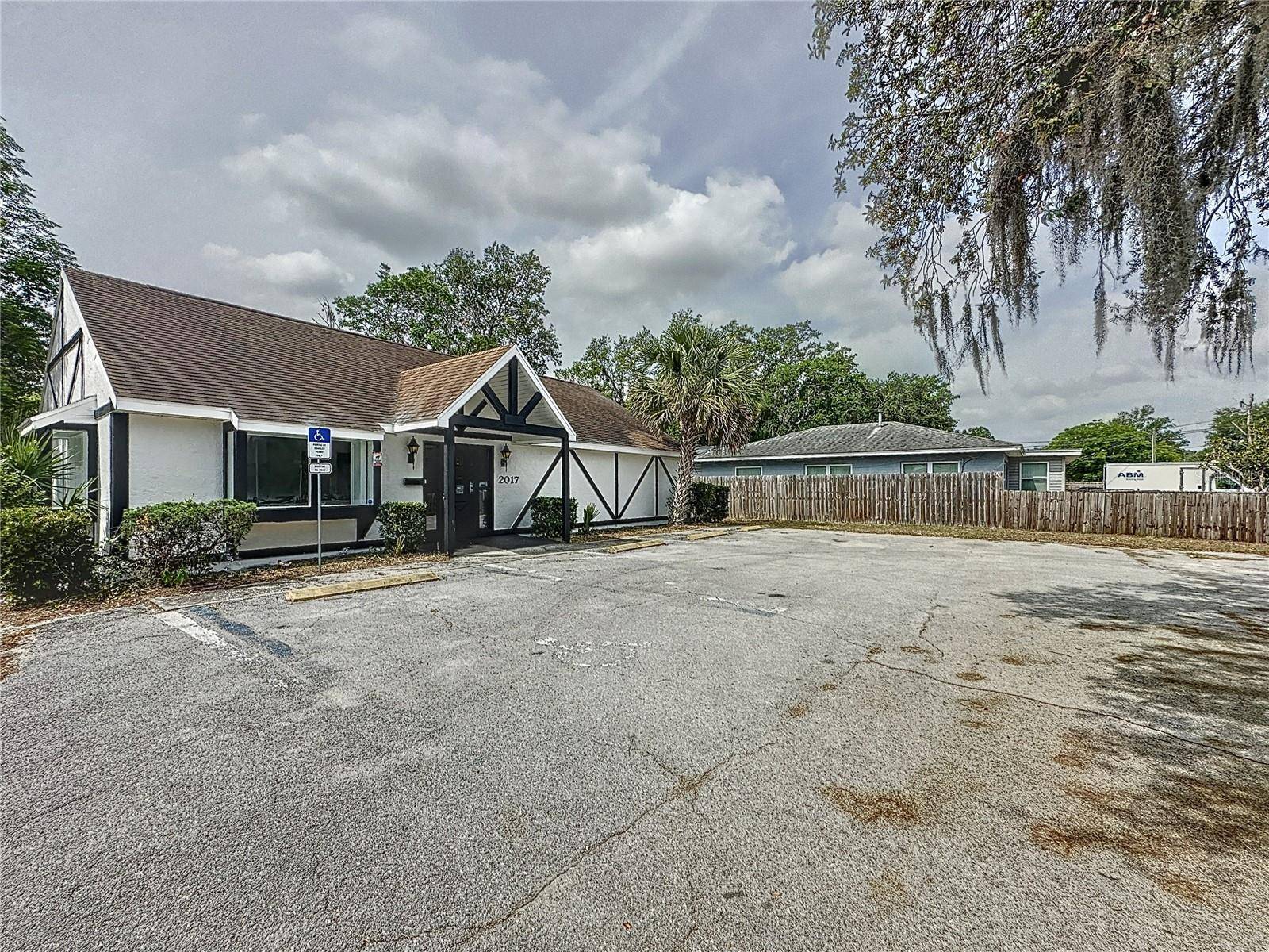 Leesburg, FL 34748,2017 W MAIN ST