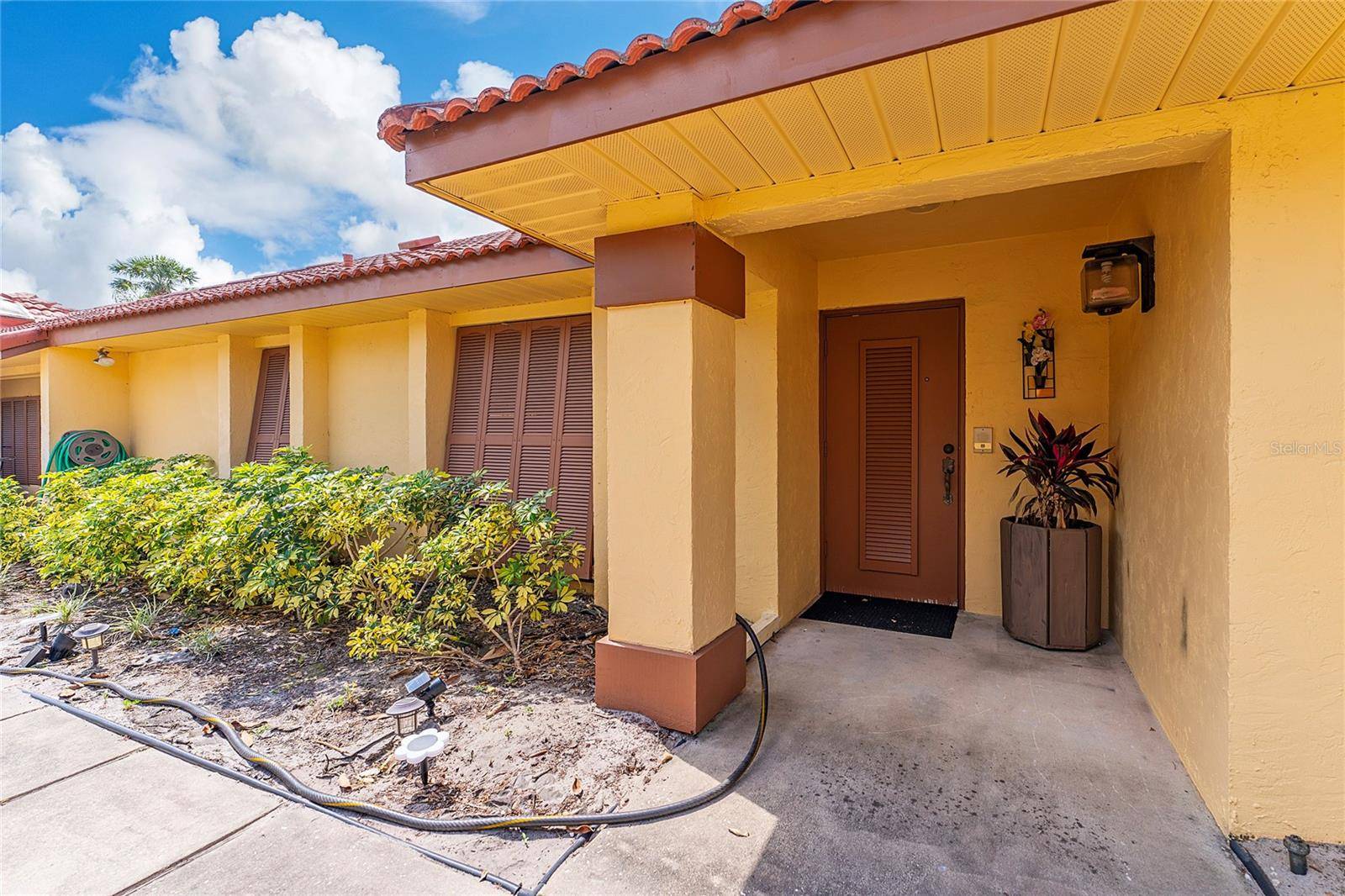 Orlando, FL 32808,5053 MAUI CIR #14