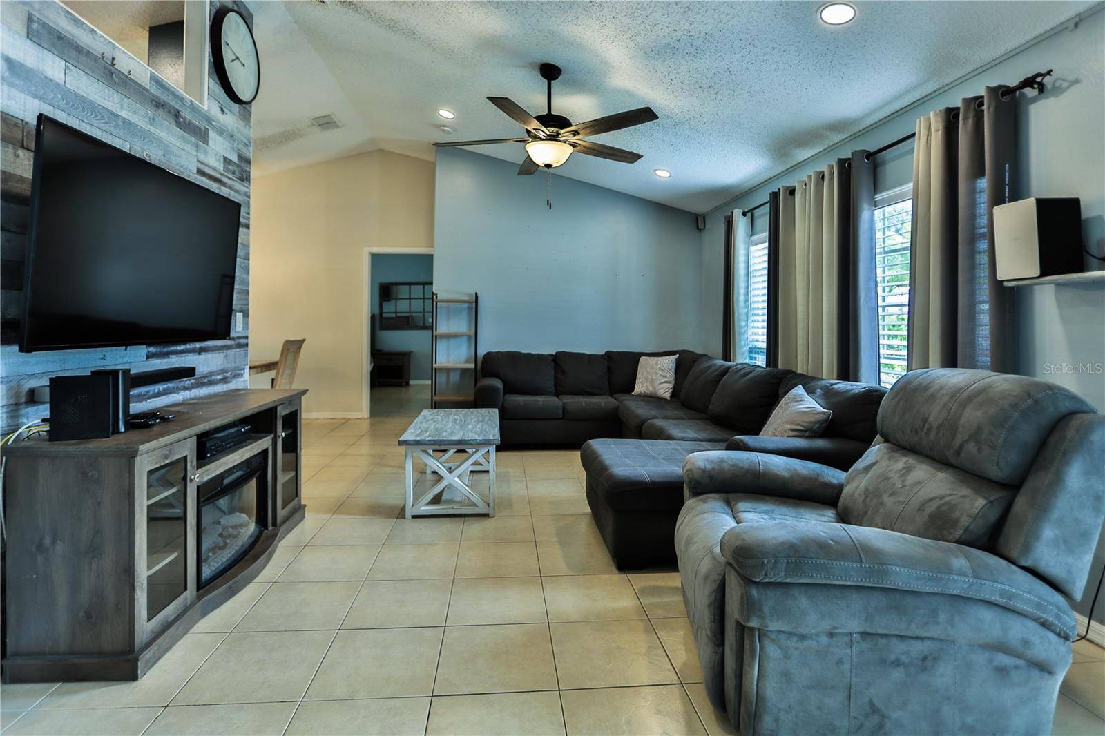 Kissimmee, FL 34758,330 CHIQUITA CT