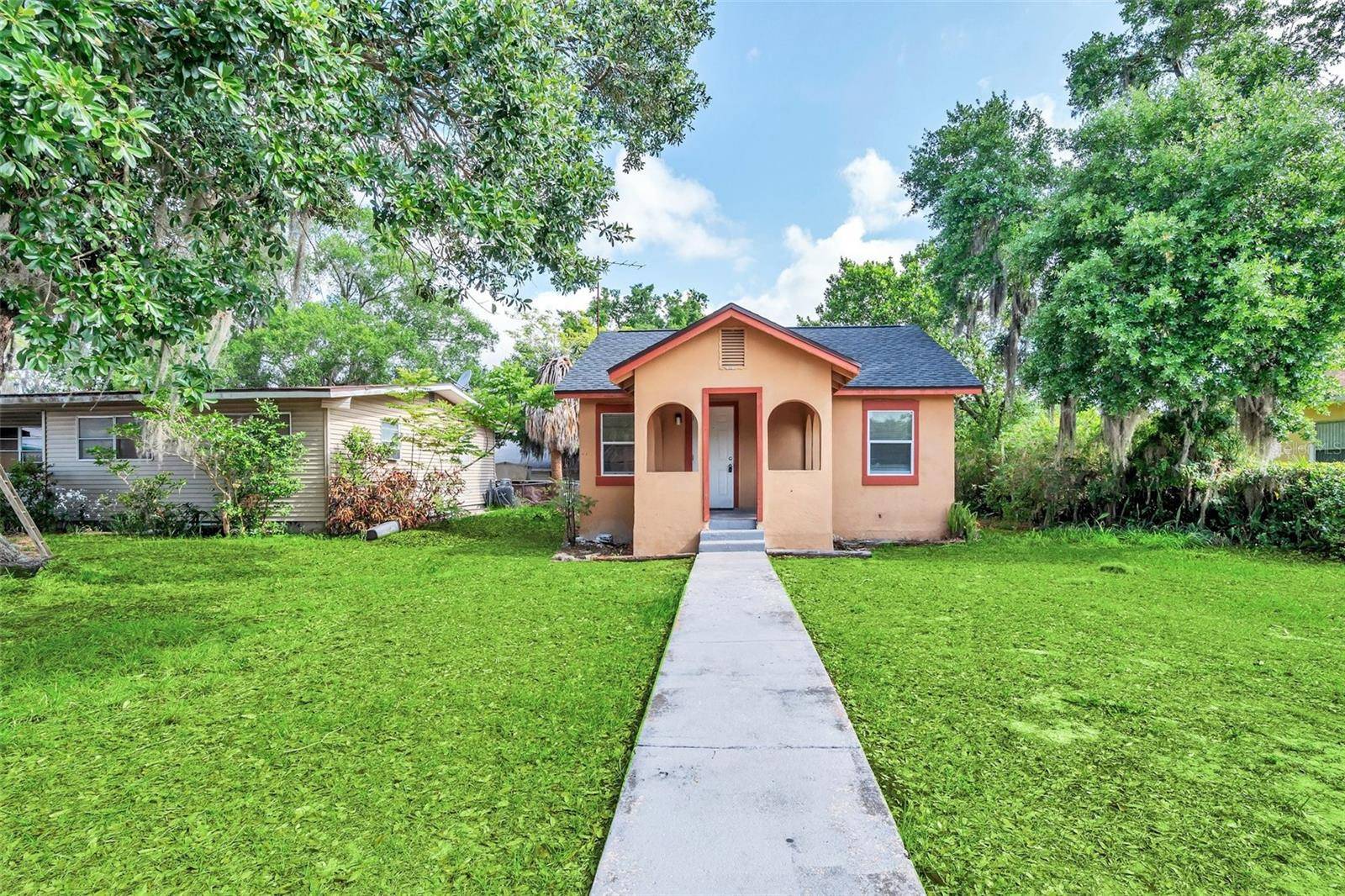 Lake Wales, FL 33853,136 W ORANGE AVE