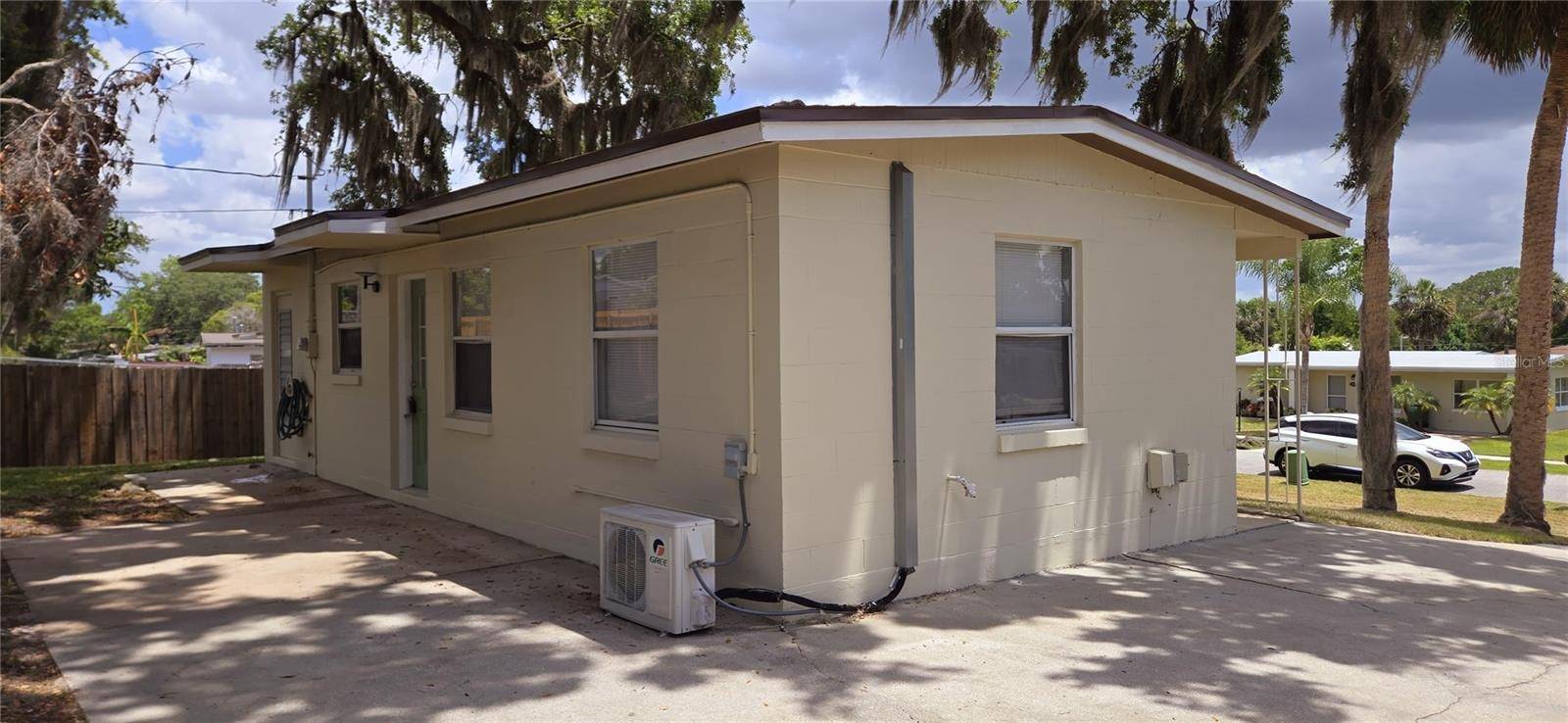 Deltona, FL 32725,1196 FOUNTAINHEAD DR