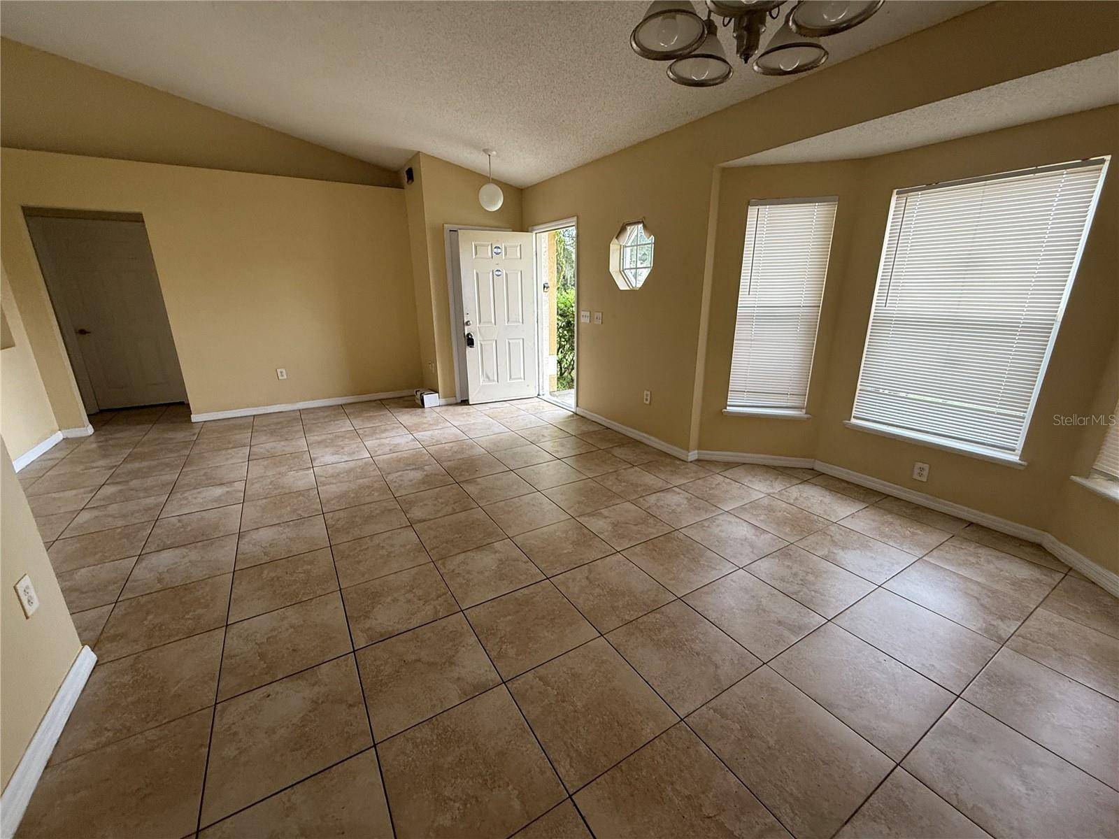Poinciana, FL 34759,462 LARK CT