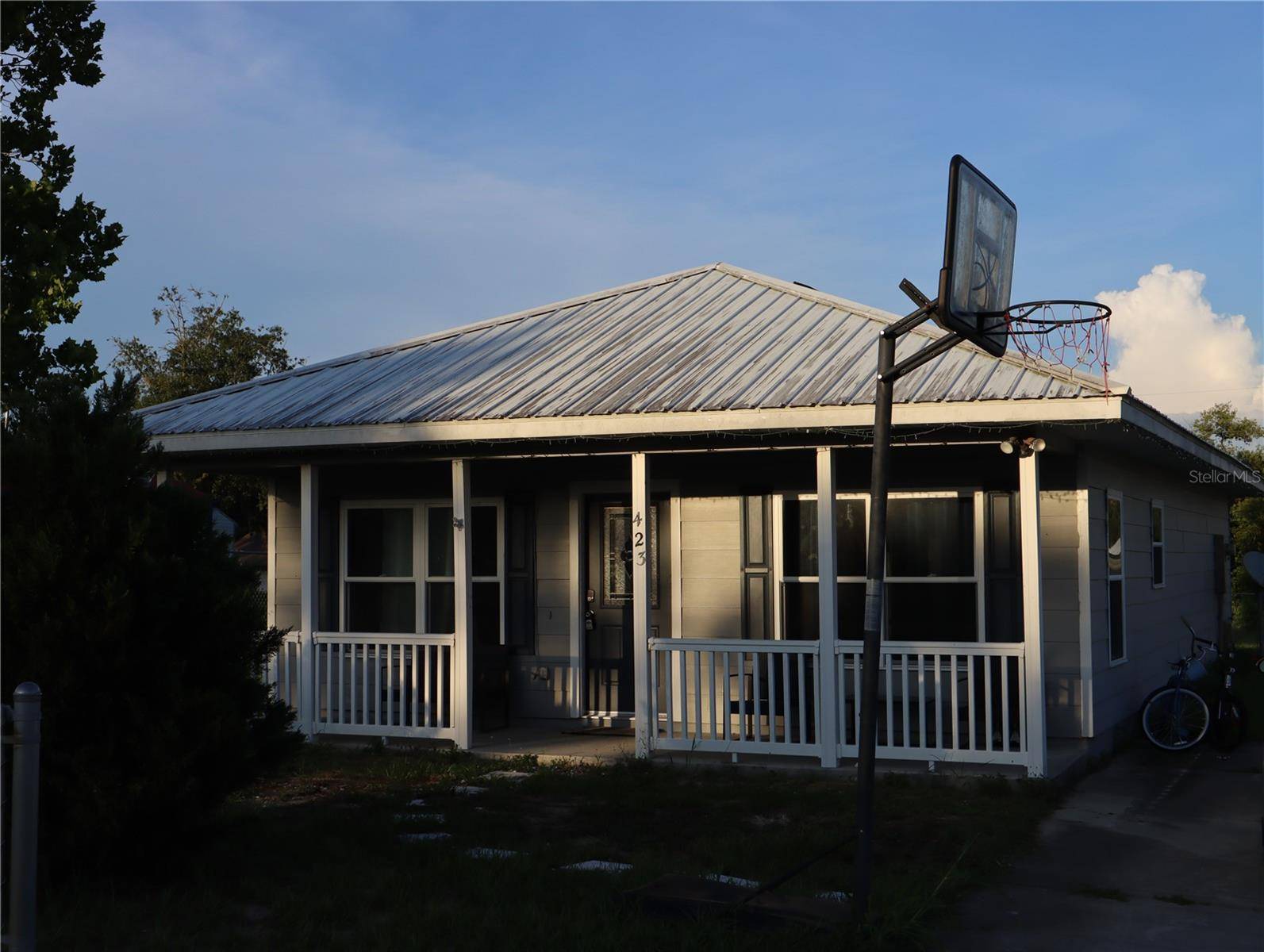 Mascotte, FL 34753,423 MIDWAY AVE