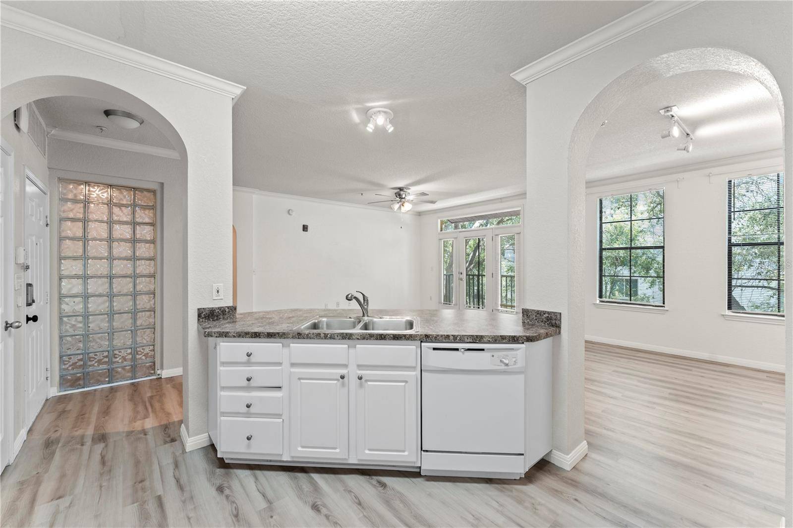 Orlando, FL 32801,911 N ORANGE AVE #321