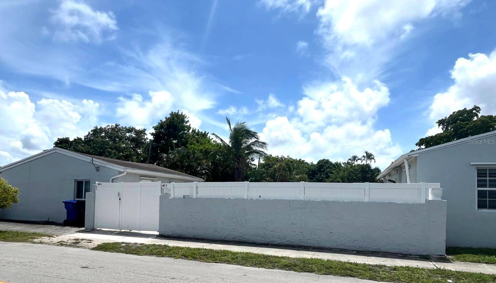 Hollywood, FL 33020,2402 RODMAN ST