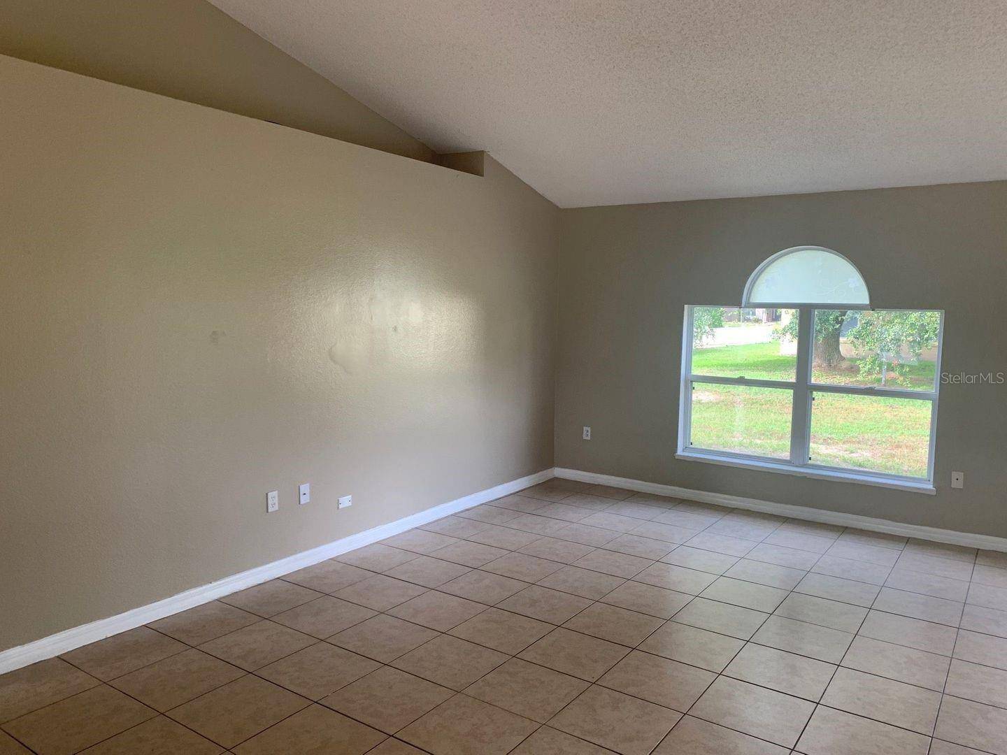 Poinciana, FL 34759,511 BLACKBIRD LN