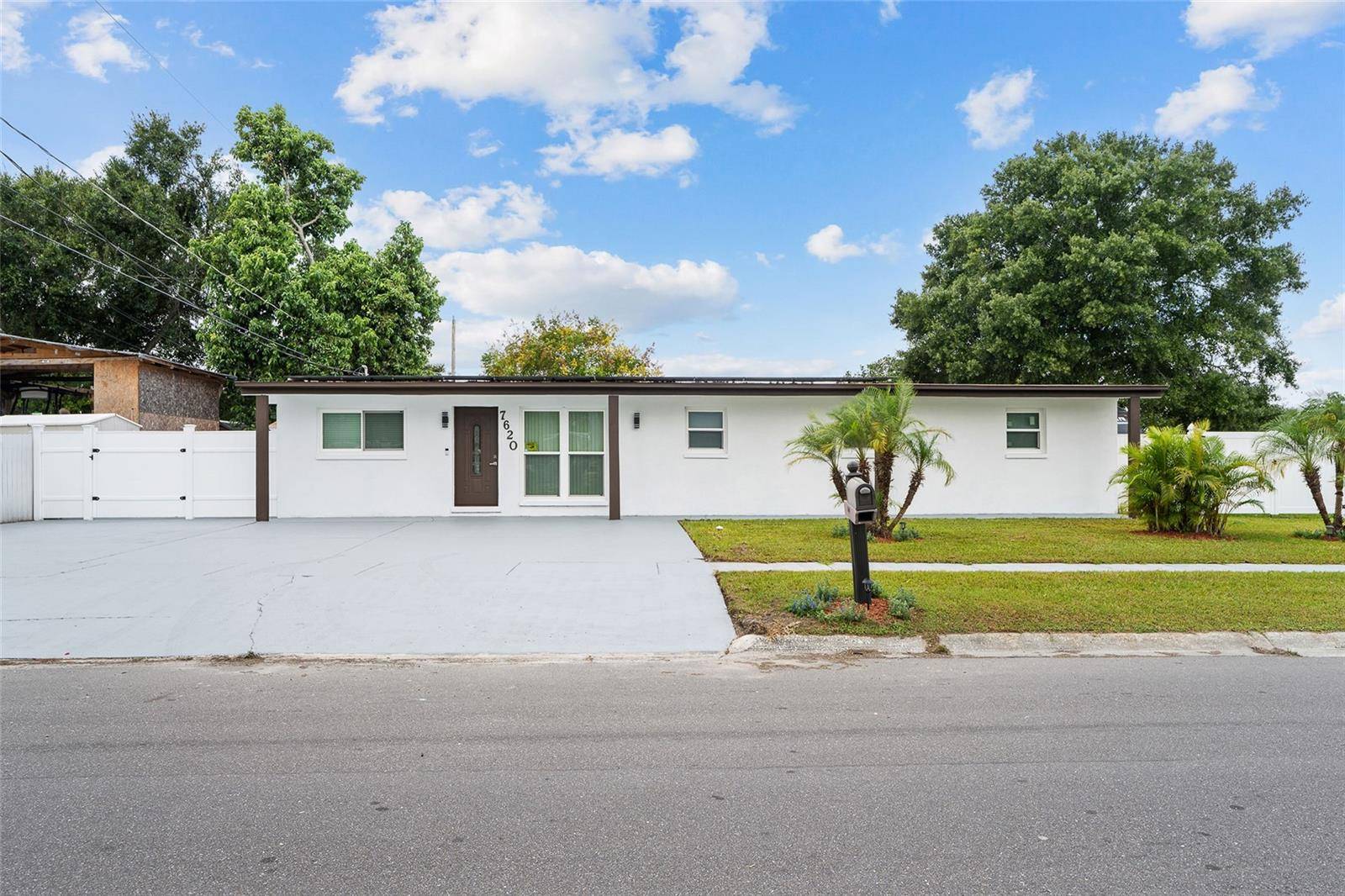 Tampa, FL 33619,7620 DENNISON DR