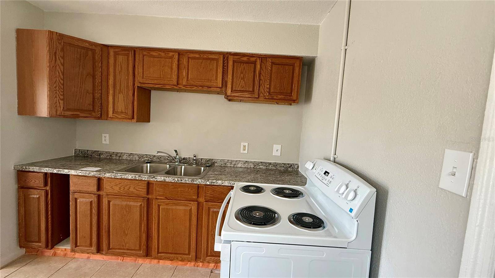 Wildwood, FL 34785,207 W MILL ST