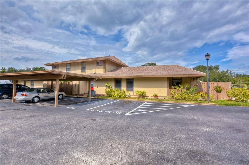 Brandon, FL 33511,808 HUNTERS CT