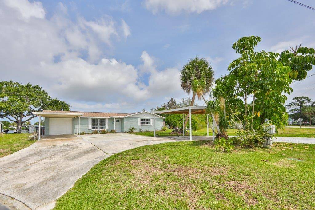 Ruskin, FL 33570,106 6TH ST NW