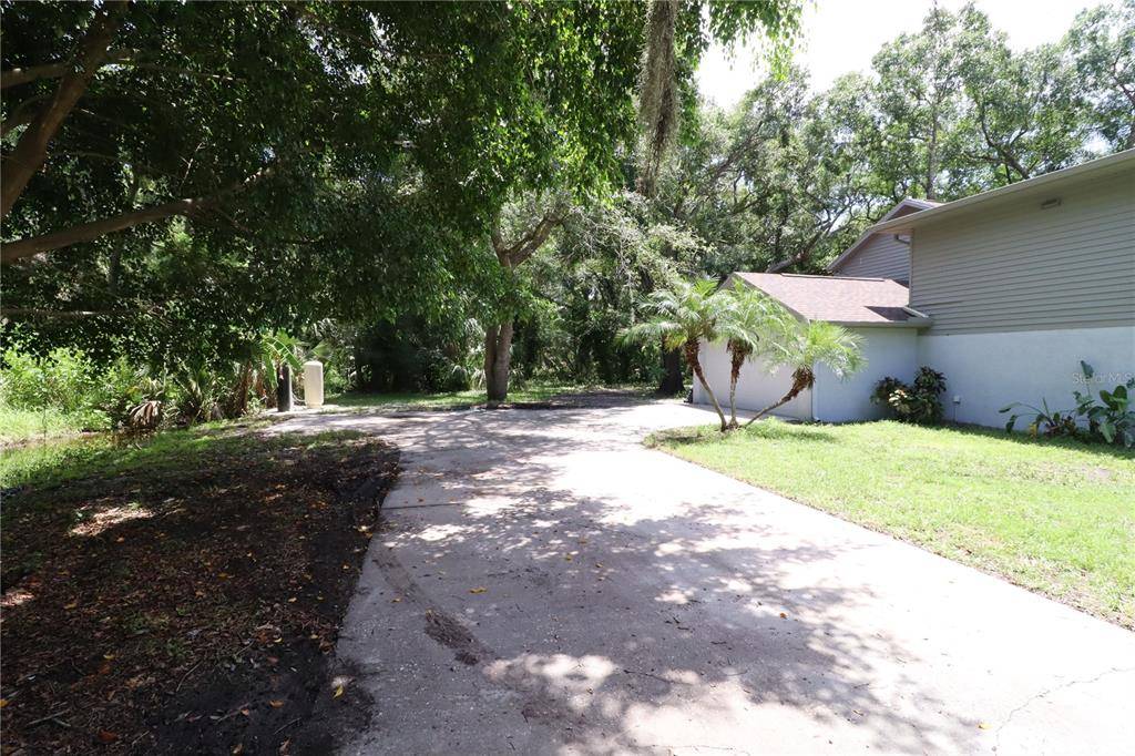 Ruskin, FL 33570,107 4TH ST NE