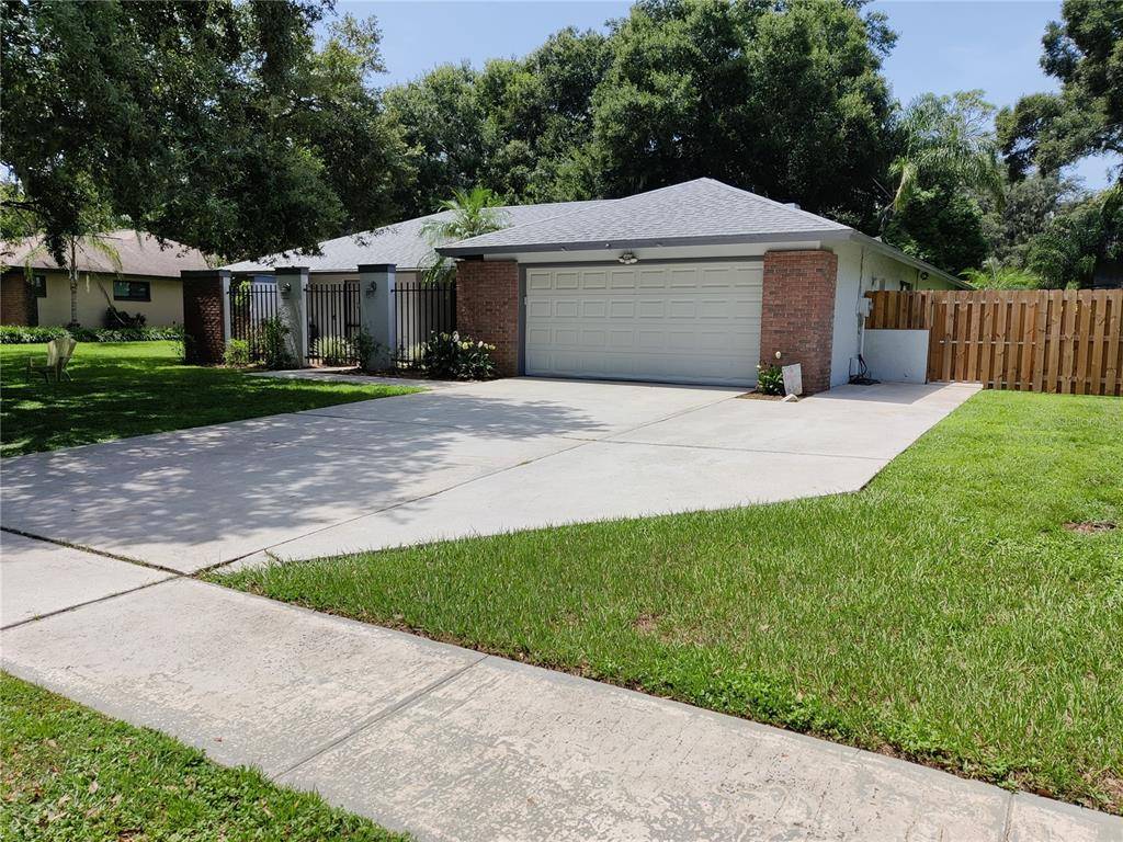 Seffner, FL 33584,110 HALTON CIR